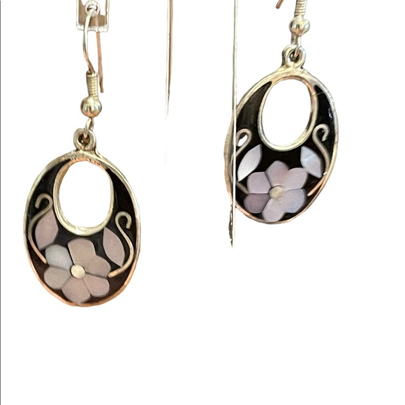 Vintage 1970s Black enamel pearl inlay flower MEXICO dangle earrings - Picture 1 of 4